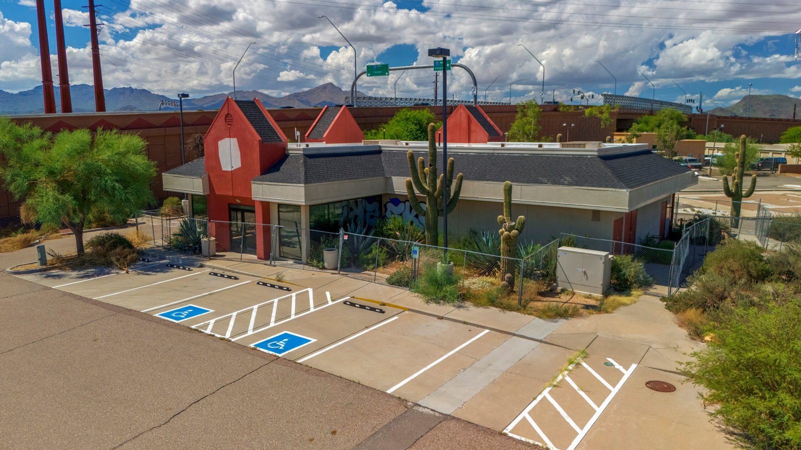 drone photograph of a Tucson restaurant for lease.