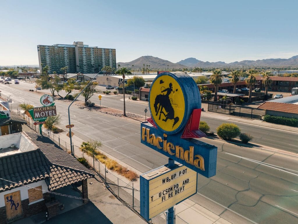 Hacienda Motel sign